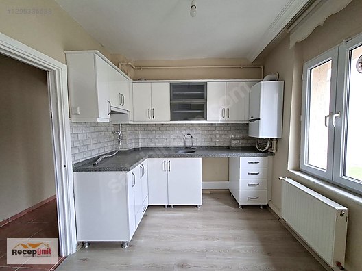 RECEP ÜMİT'TEN HAT BOYU ÜZERİNDE SATILIK 2+1 KOOPERATİF DAİRE.