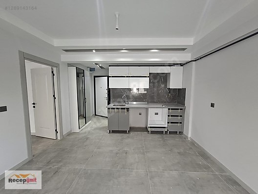 RECEP ÜMİT'TEN ŞARHÖYÜK'TE SATILIK ÖZEL GARAJLI 1+1 LUX DAİRE