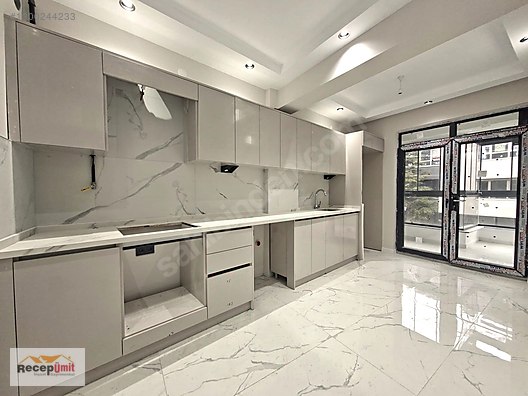 RECEP ÜMİT'TEN ŞARHÖYÜKTE MÜKEMMEL LOKASYONDA SATILIK 2+1 DAİRE
